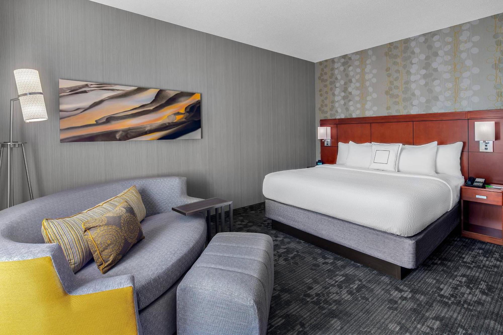 Courtyard By Marriott Pittsburgh Airport 3*